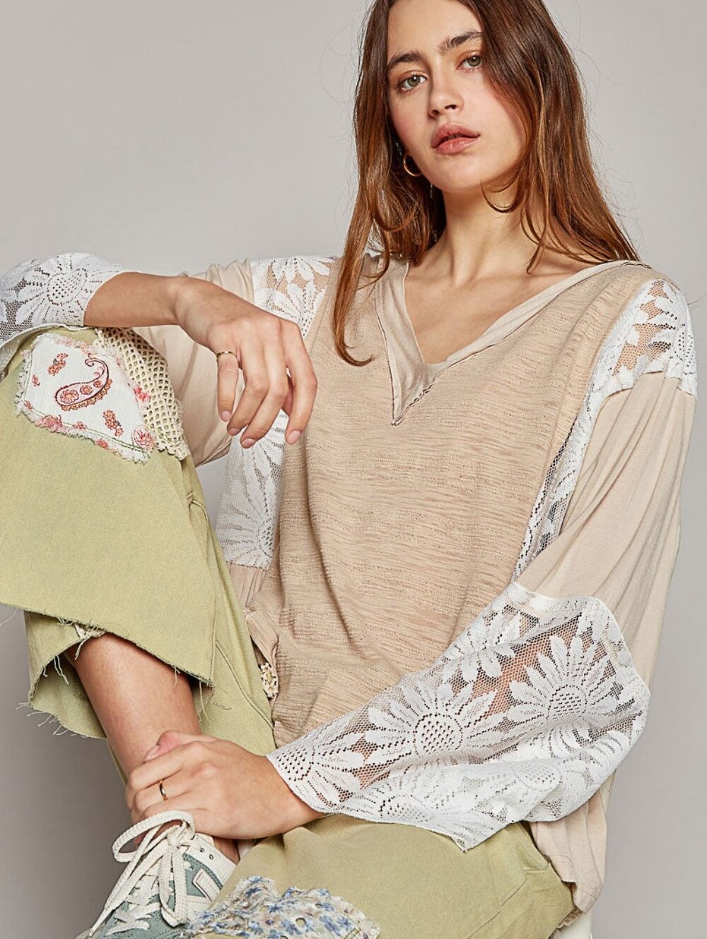 POL Clothing Oatmeal Textured Slub Knit V-Neck Flare Sleeve Sunflower Lace Top